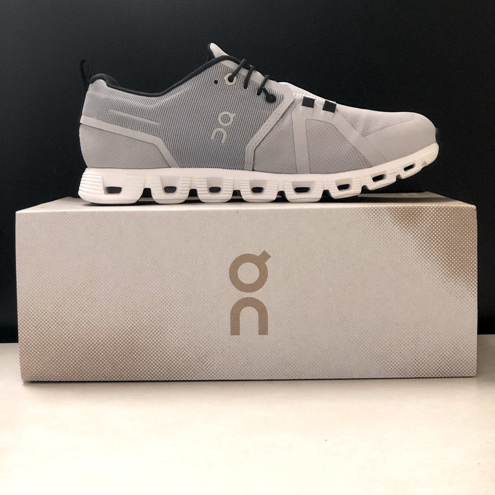 Women’s Cloud 5 Waterproof Size 8